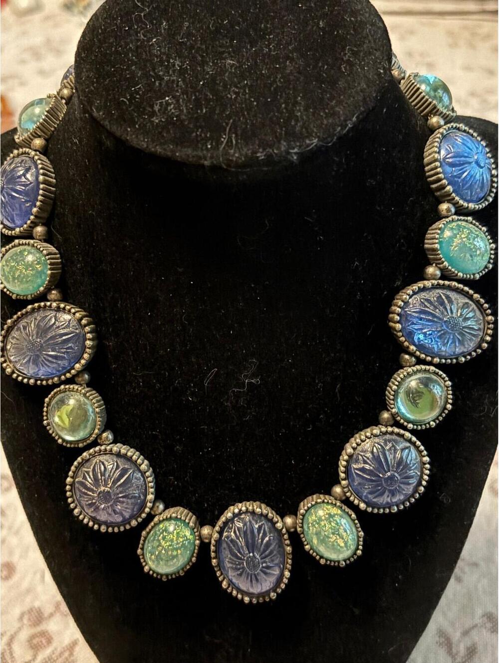 1990’s Avon Molded Glass Cabochon Necklace